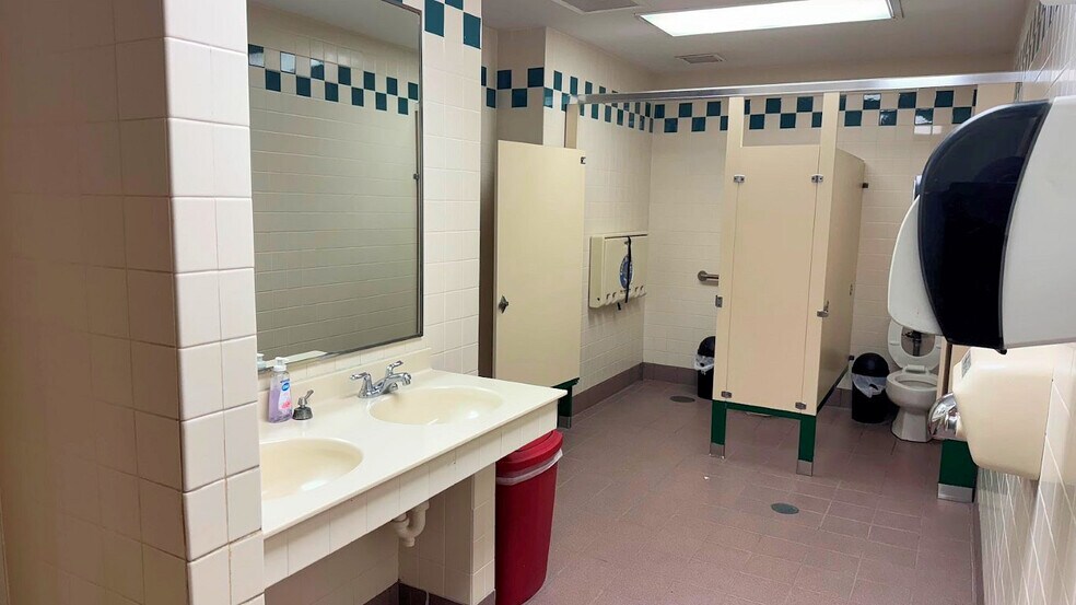 More Photos Of 630 S Frontage Rd, Wisconsin Dells Fast Food For Sale