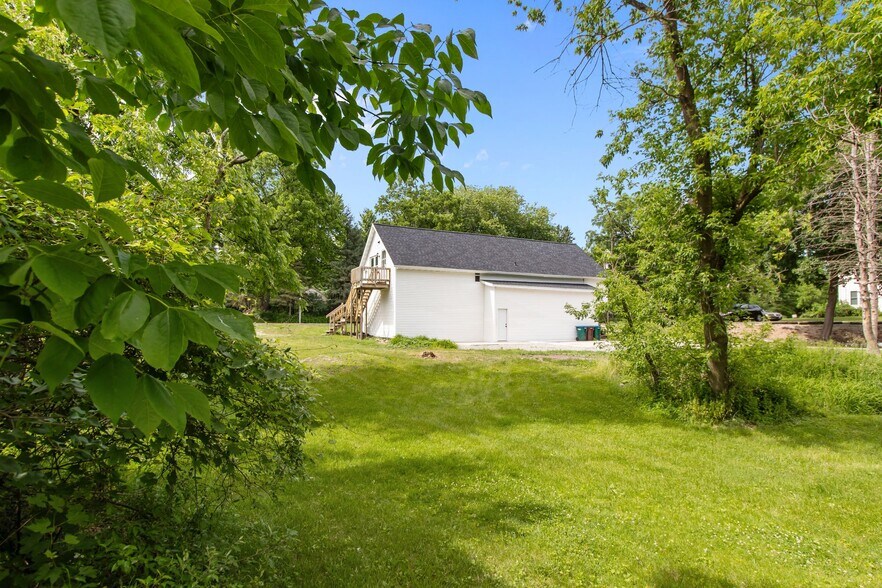 More Photos Of 1903 E Apple Creek Rd, Appleton Apartments For Sale