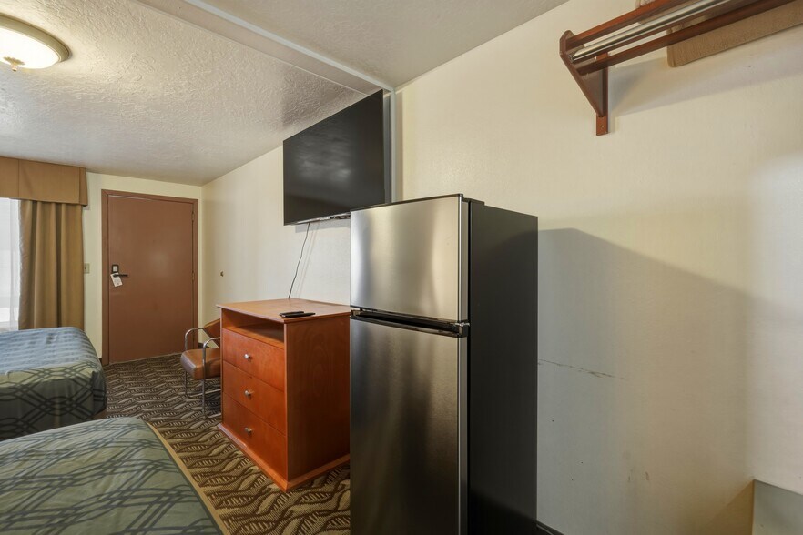 More Photos Of 311 E Main St, Vernal Hotel For Sale