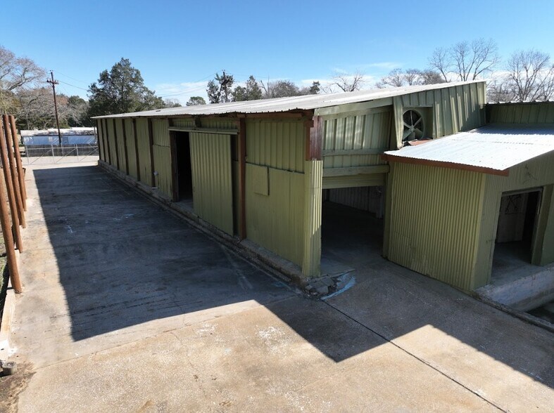 More Photos Of 401 Industrial Park Ln, Willis Warehouse For Sale