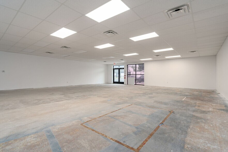 More Photos Of 229-245 E Main St, West Jefferson Freestanding For Lease