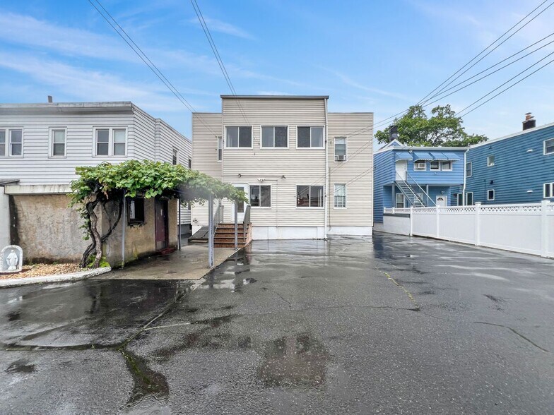 More Photos Of 700-702 N 7th St, Newark Apartments For Sale