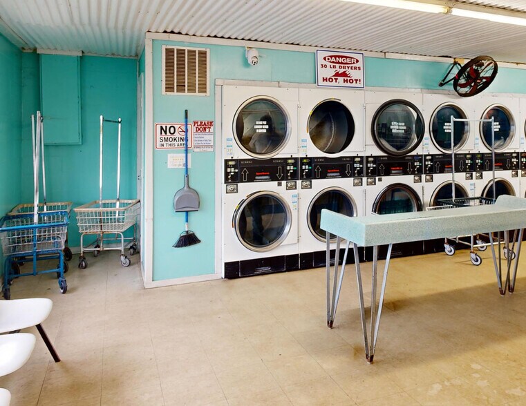 More Photos Of 1481 CR 437, Lake Panasoffkee General Retail For Sale