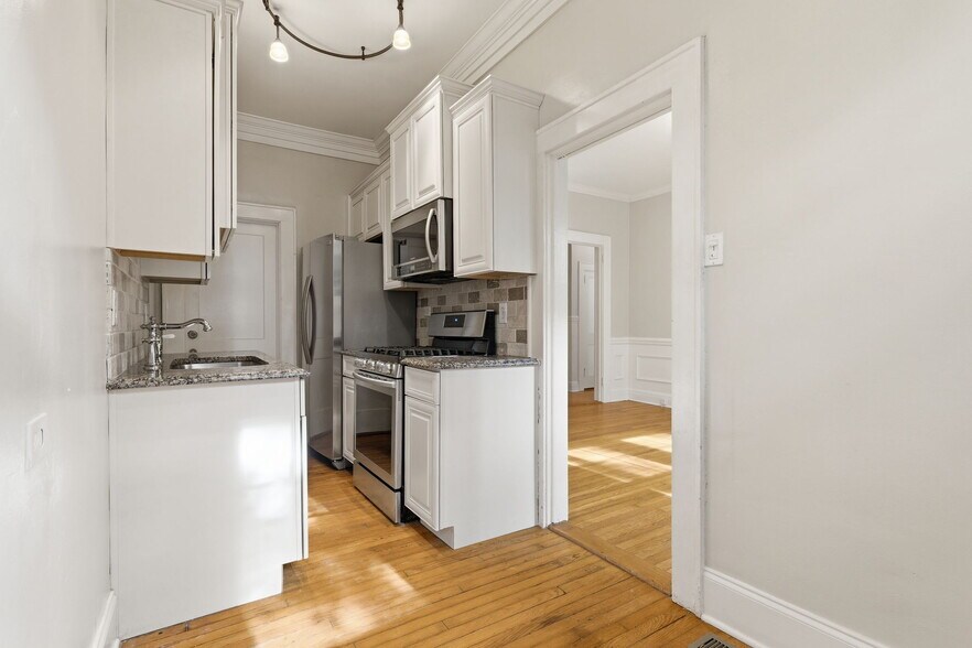 More Photos Of 916 Bromley Rd, Charlotte Apartments For Sale