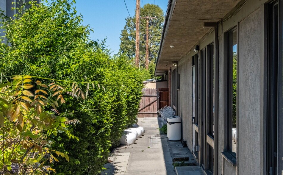 More Photos Of 550 N Golden Circle Dr, Santa Ana Office For Lease