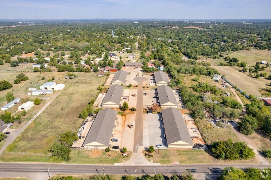 More Photos Of 6932 Highwater Cir, Edmond Light Distribution For Lease