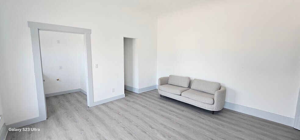 More Photos Of 1600-1604 W Pico Blvd, Los Angeles Apartments For Lease