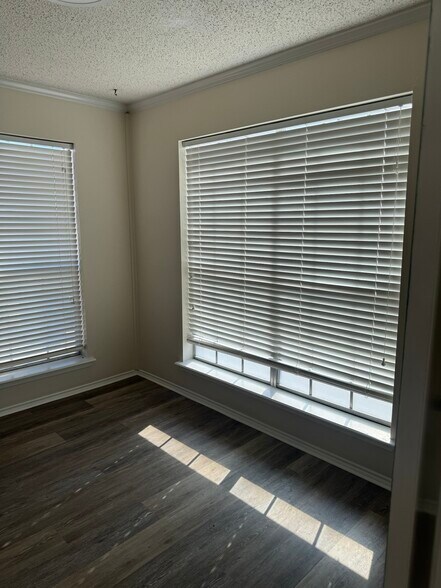 More Photos Of 2302 45th St, Galveston Office For Lease