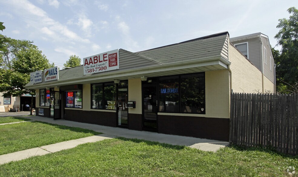 Primary Photo Of 51 Carleton Ave, Islip Terrace Storefront Retail Office For Lease