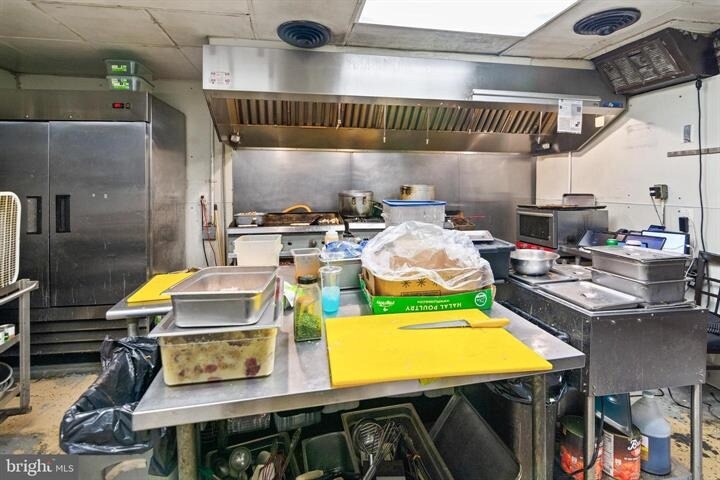More Photos Of 2112 Fleet St, Baltimore Bar For Sale