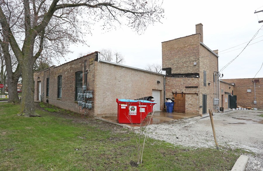 More Photos Of 1501 S Circle Ave, Forest Park Warehouse For Lease