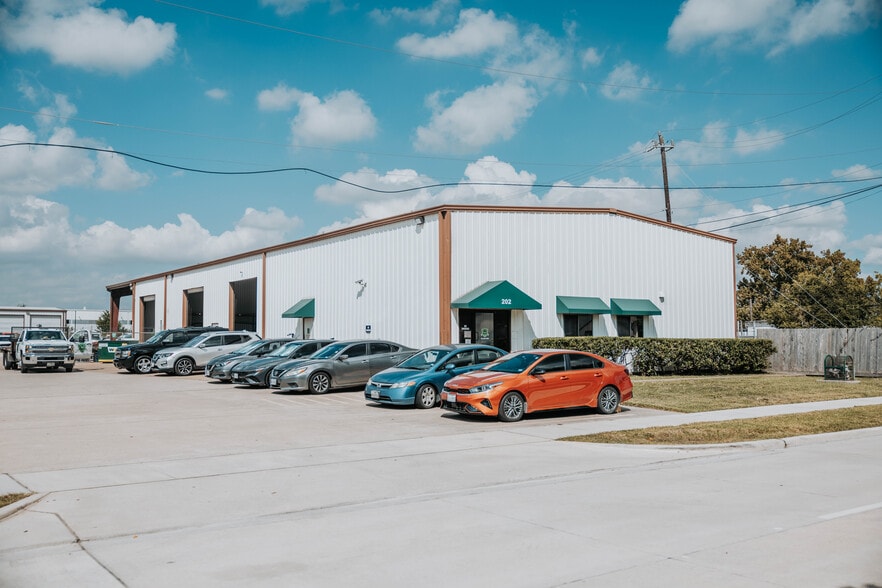 Primary Photo Of 202 Preston Ave, Pasadena Warehouse For Lease