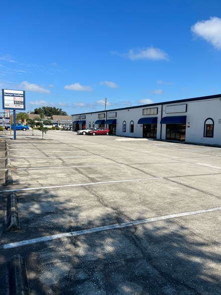 More Photos Of 12505 66th St N, Largo Warehouse For Lease