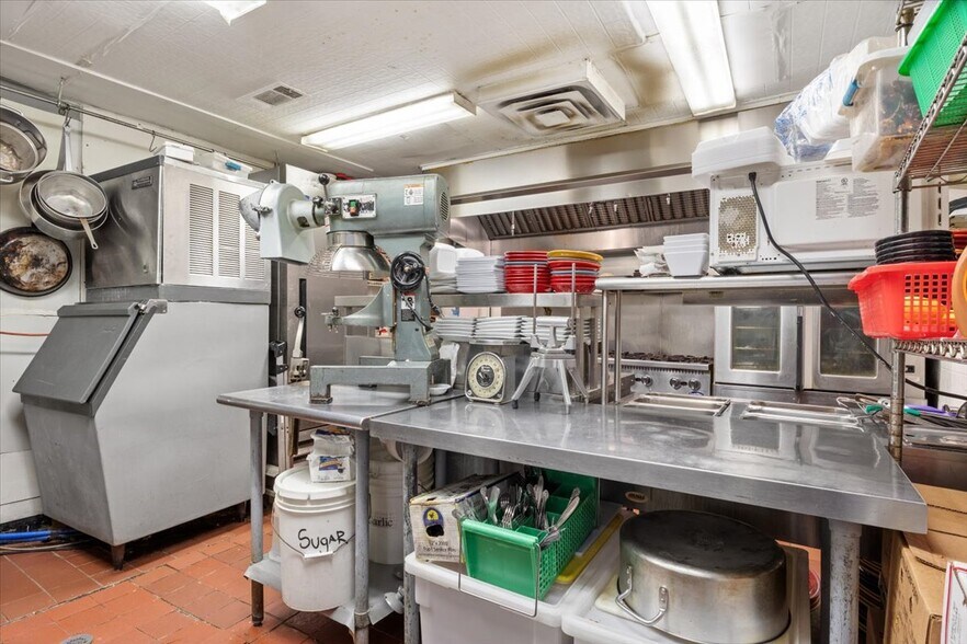 More Photos Of 495 Van Alstyne Pky, Van Alstyne Restaurant For Sale