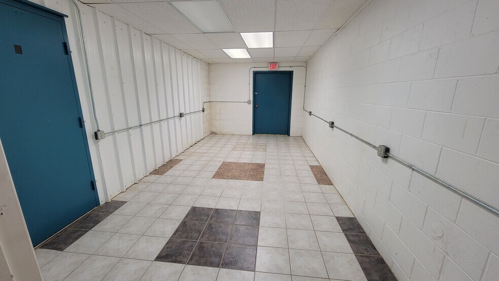 More Photos Of 1222 US HWY 50, Chillicothe Flex For Sale