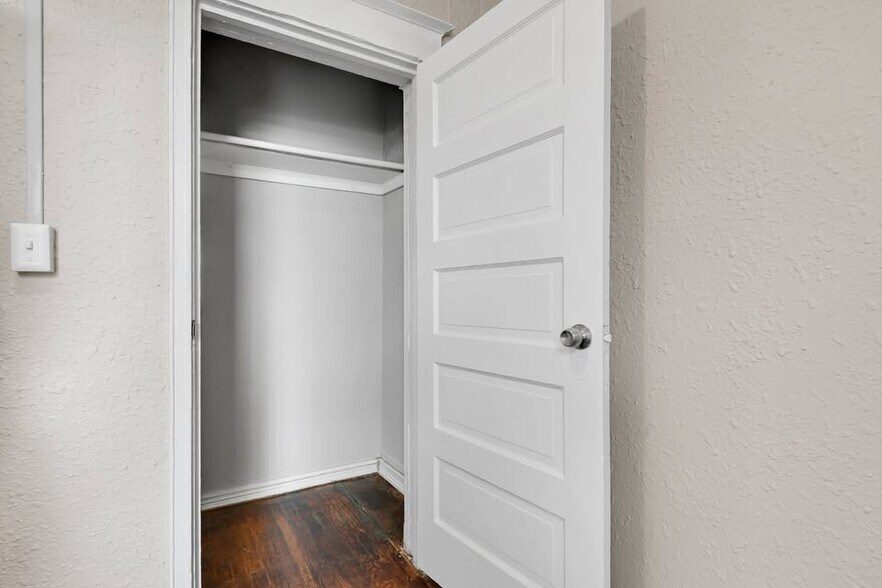 More Photos Of 1114 E Armour Blvd, Kansas City Apartments For Sale