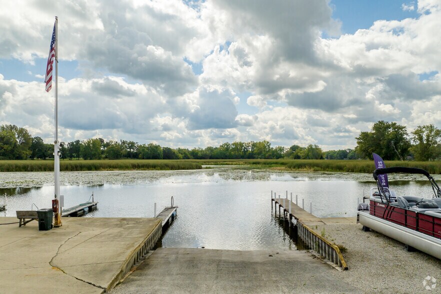 More Photos Of 99 Kazimour Dr, Port Barrington Marina For Lease