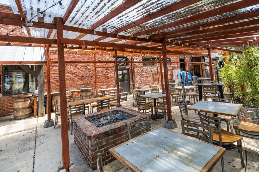 More Photos Of 509 SW G St, Grants Pass Restaurant For Sale