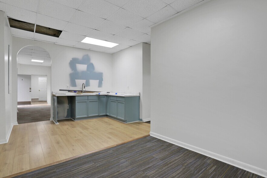 More Photos Of 3787 Old Middleburg Rd, Jacksonville Office For Sale