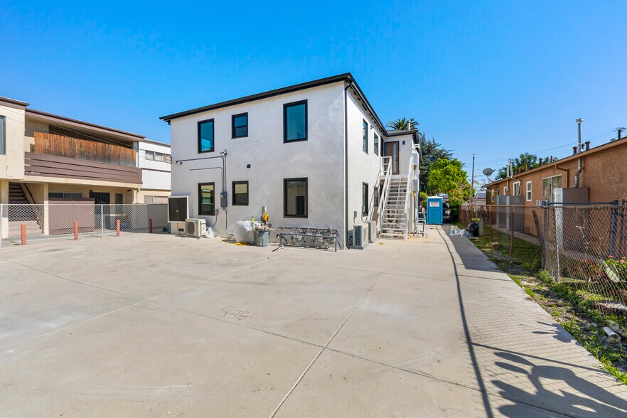 More Photos Of 2625 Chariton St, Los Angeles Apartments For Sale