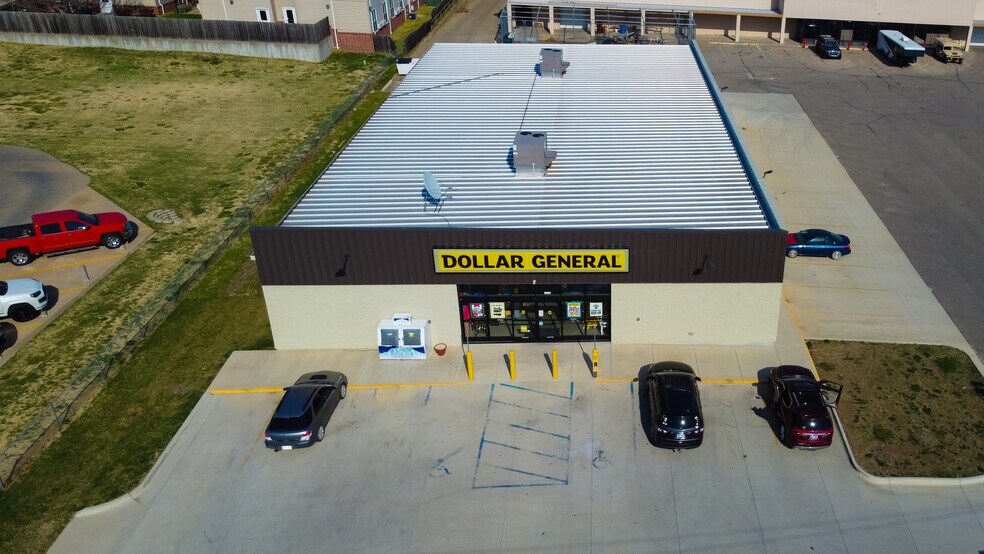 More Photos Of 1612 N Ohio St, Augusta Freestanding For Sale