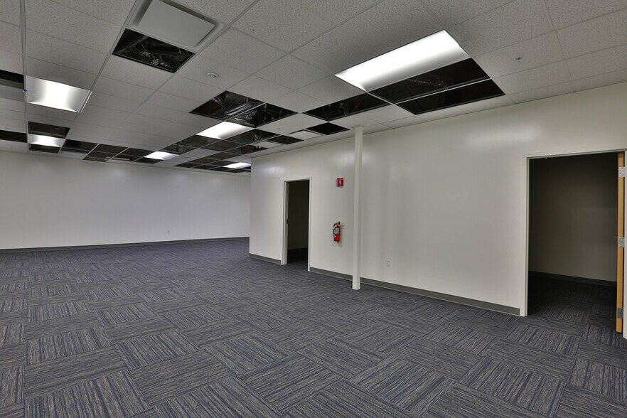 More Photos Of 118-122 Charcot Ave, San Jose Flex For Lease