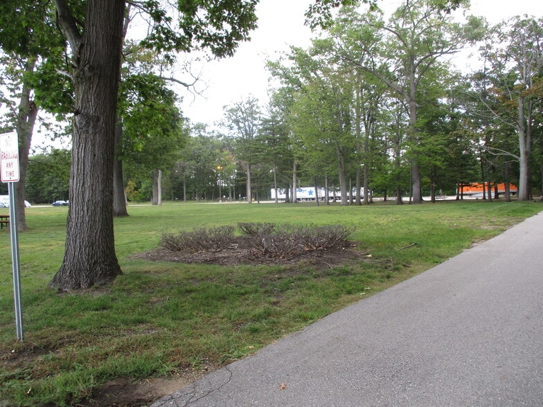 More Photos Of 2800 Estes St, Norton Shores Manufacturing For Sale