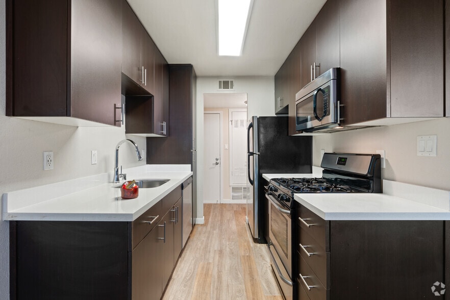 More Photos Of 555 Douglas St, West Sacramento Apartments For Sale