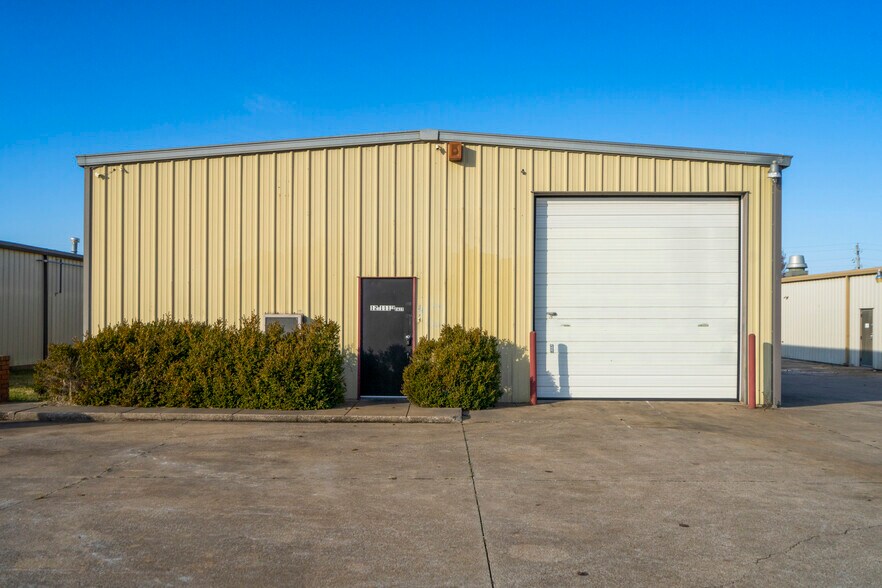 More Photos Of 12 S 111th Ave, Tulsa Service For Lease