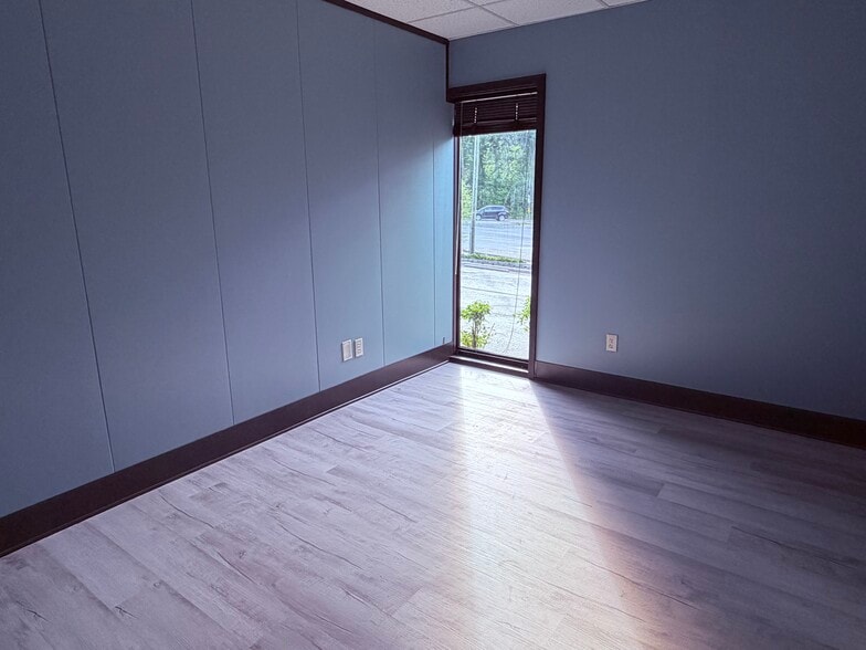 More Photos Of 3721 W Market St, Greensboro Office For Lease