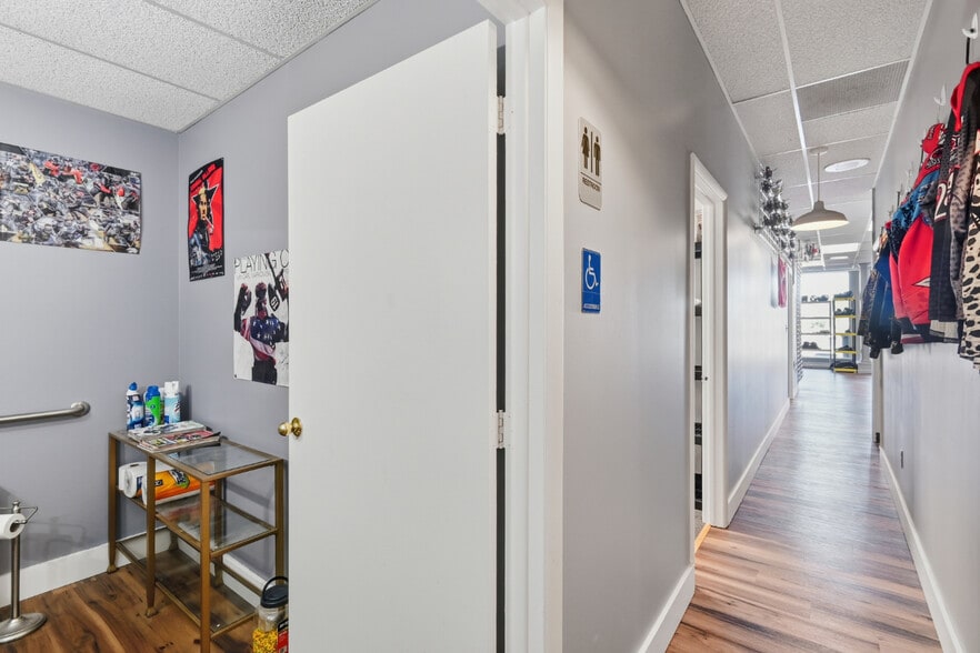 More Photos Of 25 S Lexington Springmill Rd, Mansfield Freestanding For Sale