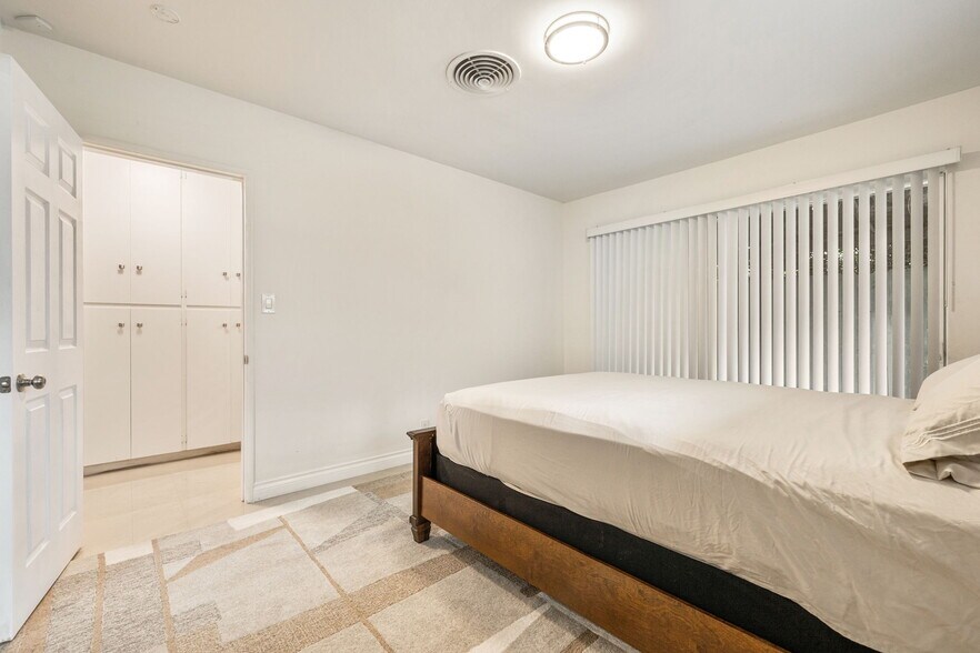 More Photos Of 1425 S Via Soledad, Palm Springs Apartments For Sale