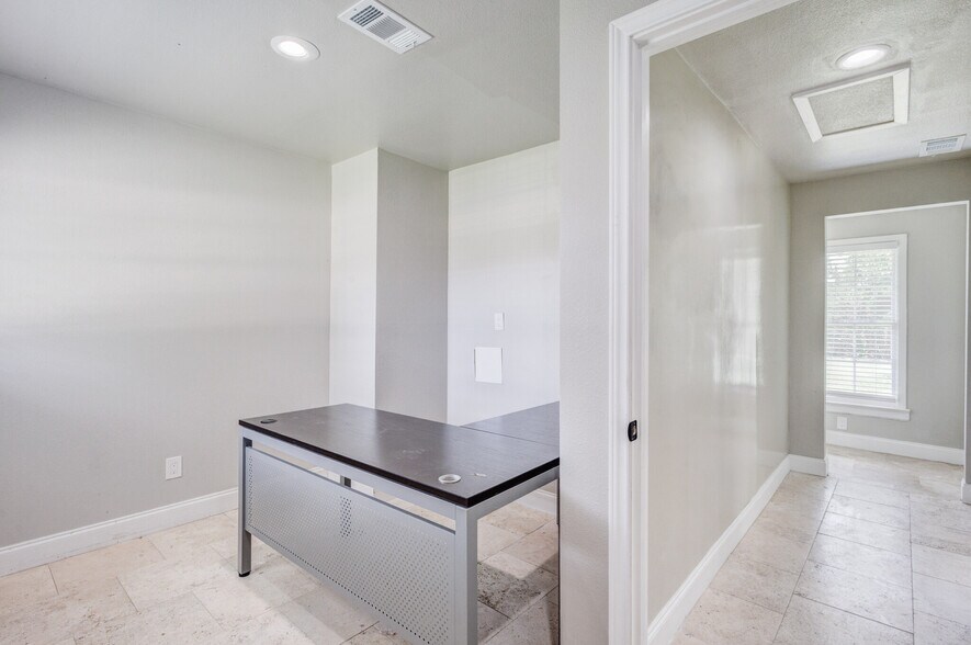 More Photos Of 4877 Sam Rayburn Hwy, Anna Office For Lease