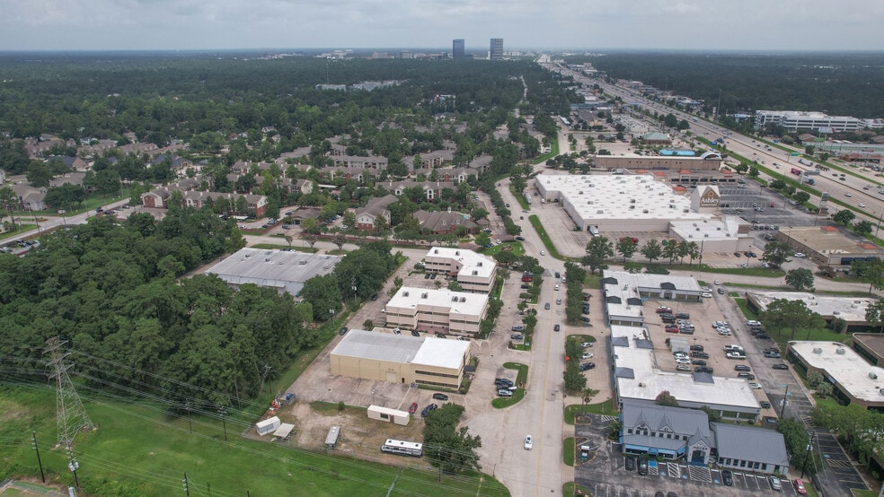 More Photos Of 25349-25351 Borough Park Dr, Spring Light Manufacturing For Sale