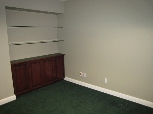 More Photos Of 1538 Foster St, White Rock Office For Lease