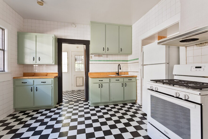 More Photos Of 534 Casanova St, Los Angeles Apartments For Sale