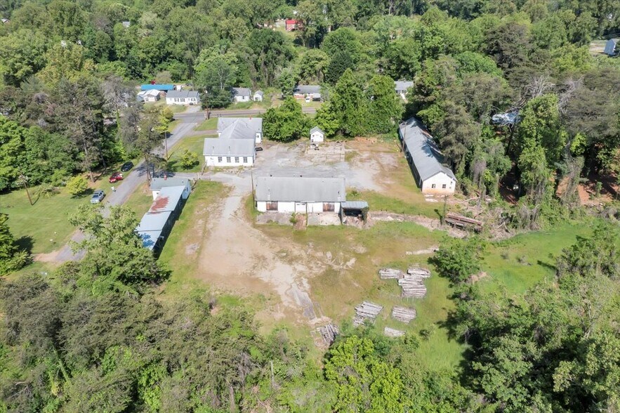 More Photos Of 1687 Stultz Rd, Martinsville Specialty For Sale