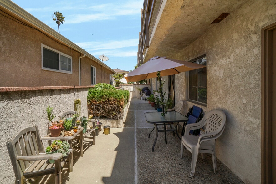 More Photos Of 1023 W 24th St, San Pedro Apartments For Sale