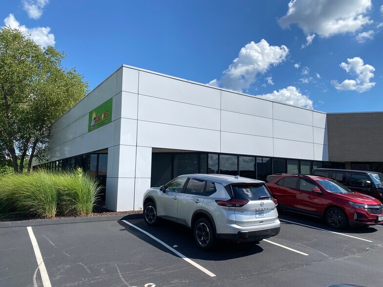 More Photos Of 950-970 Bolger Ct, Fenton Service For Sale