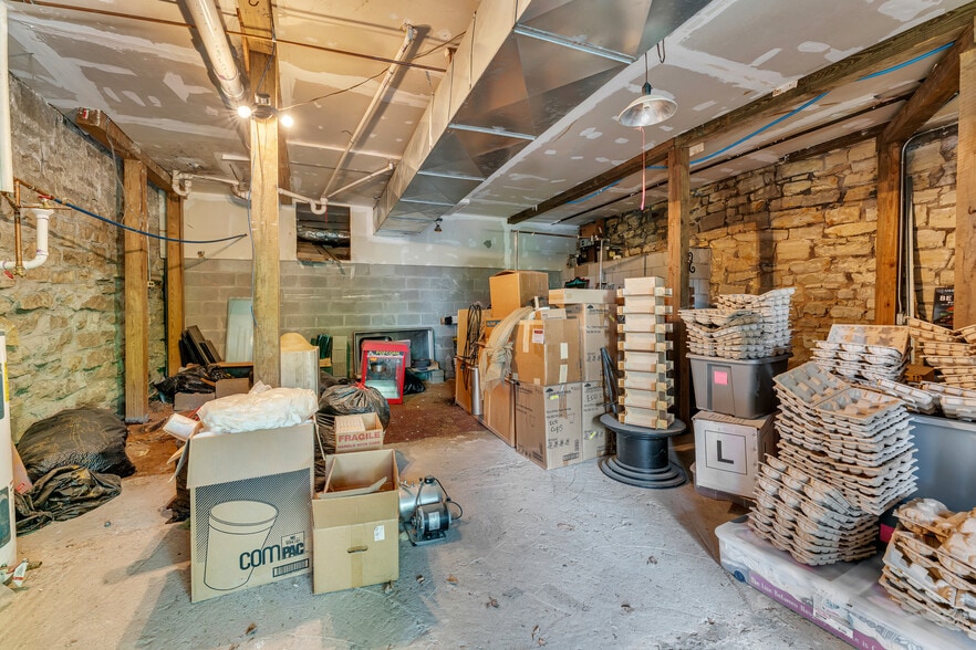 More Photos Of 87 Spring St, Eureka Springs Storefront Retail Residential For Sale