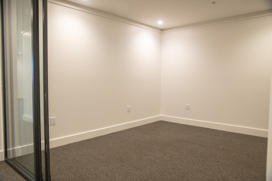 More Photos Of 320-330 Judah St, San Francisco Loft Creative Space For Lease