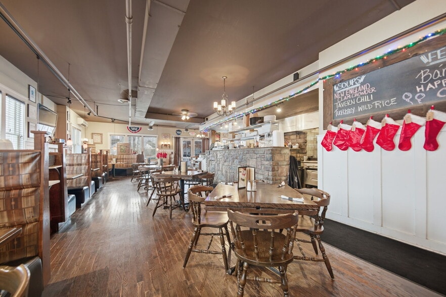 More Photos Of 145 New England Pl, Stillwater Storefront Retail Office For Sale