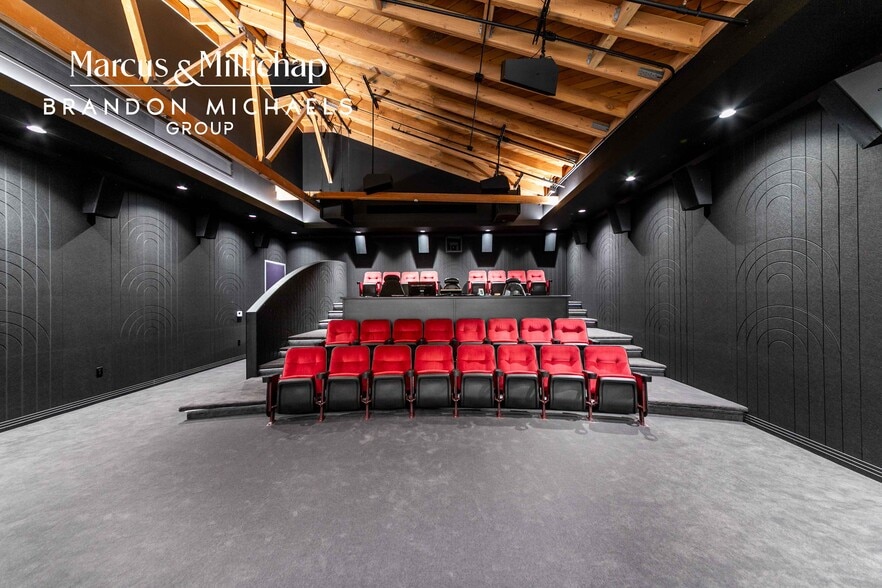 More Photos Of 2275 S Carmelina Ave, Los Angeles Showroom For Sale