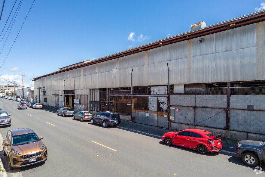 More Photos Of 938 Kohou St, Honolulu Warehouse For Lease