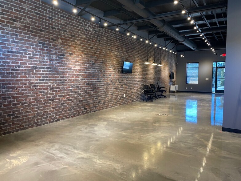 More Photos Of 2231 NW Broad St, Murfreesboro Showroom For Lease