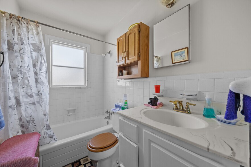 More Photos Of 2501 Vanstory St, Greensboro Apartments For Sale