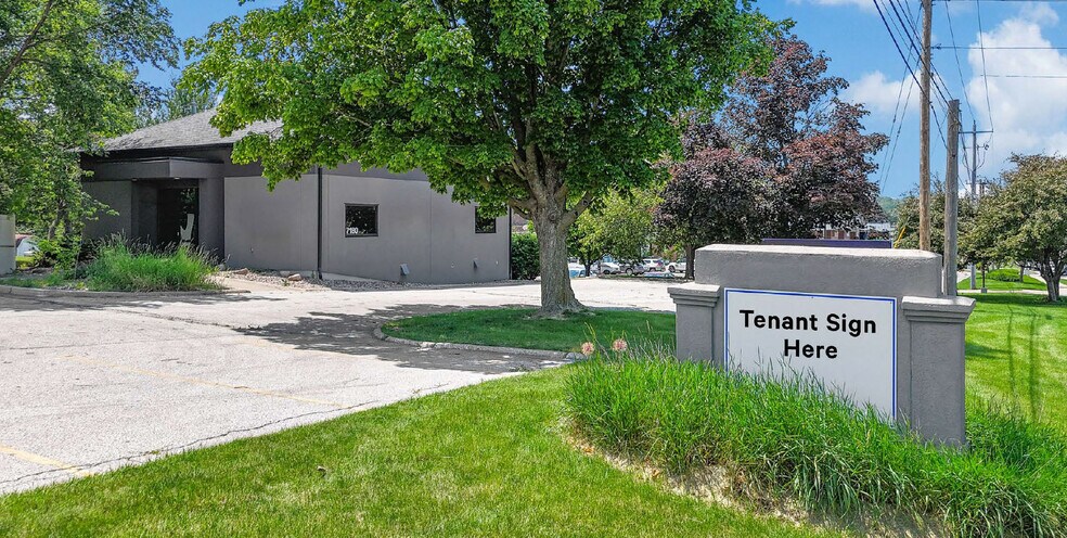 Primary Photo Of 7180 Hickman Rd, Windsor Heights Medical For Lease