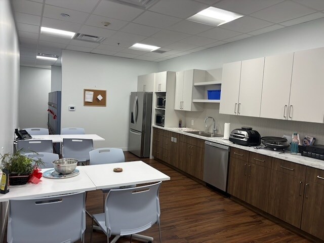 More Photos Of 150 Main St W, Hamilton Apartments For Lease