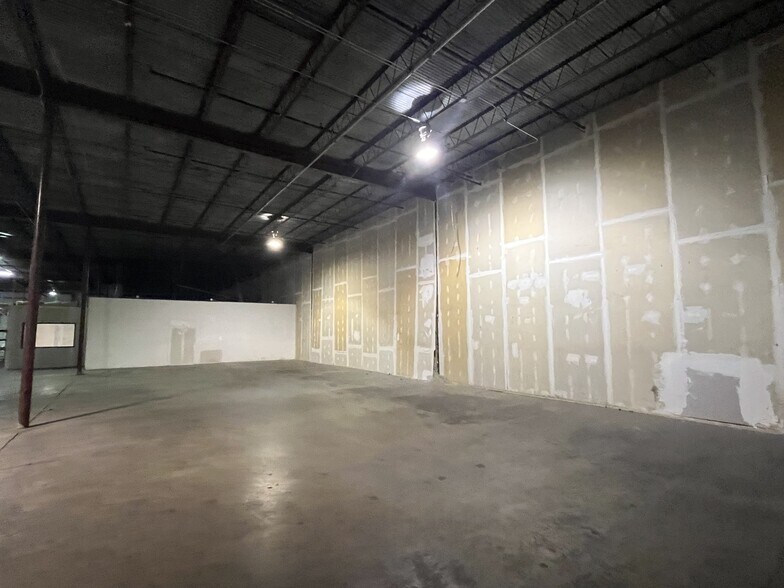 More Photos Of 4220-4232 Charter Ave, Oklahoma City Warehouse For Lease