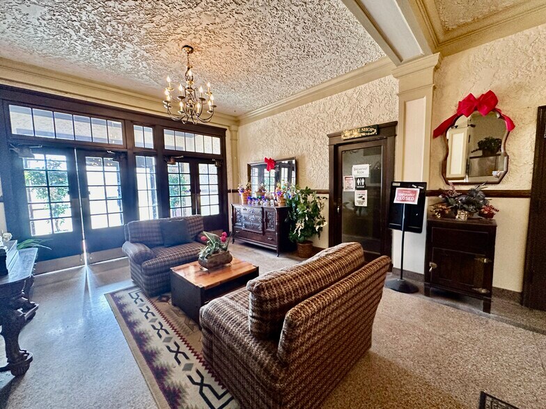 More Photos Of 925 1st Ave, Monte Vista Hotel For Sale